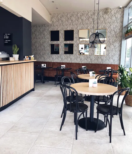 ALOHA Poké Bar, Tri veže