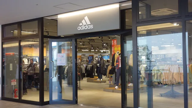 adidas Factory Outlet Yokohama Bayside