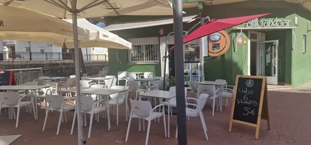 Allí baix bar el raco de omaira