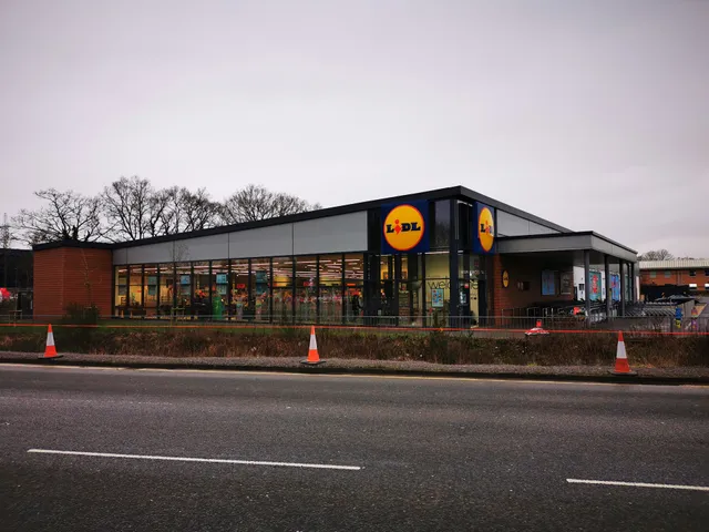 Lidl in Rookery Ave, Whiteley, Fareham PO15 7FN, United Kingdom ...