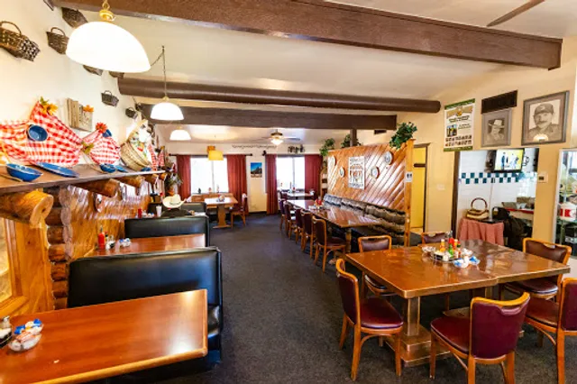 Johnny & Dee's Picnic Basket