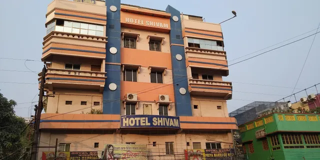 OYO 33455 Hotel Shivam