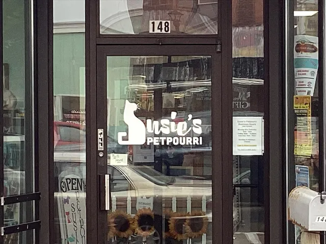 Susie's Petpourri & Pet Supplies