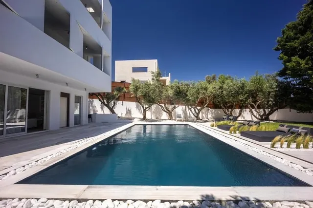 Infinity White Complex