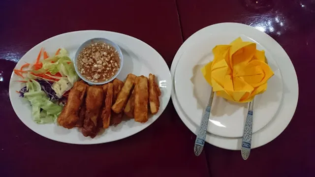 Dee's Vintage Thai Restaurant