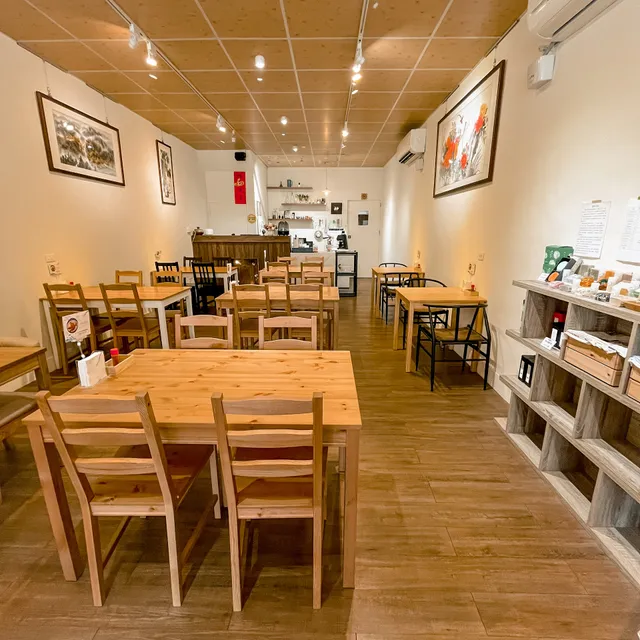 花旬HANA SHUN【僅接待7歲以上｜豬排｜日式定食｜草屯美食｜草屯餐廳｜南投中興新村｜人氣手工甜點｜鹿角蕨｜露營｜咖啡｜巴斯克｜布丁｜提拉米蘇】