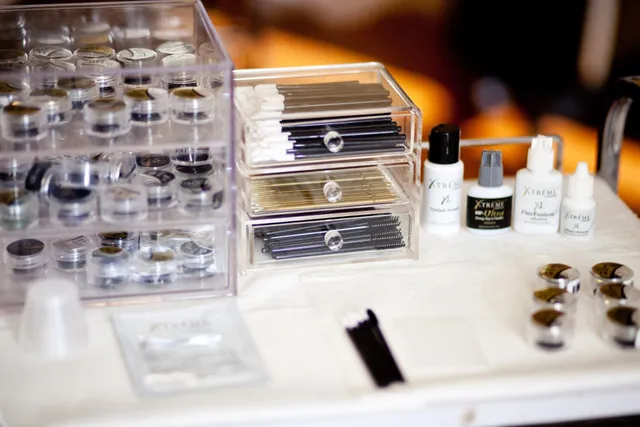 ARTISAN EYELASHES - Extensions Specialists