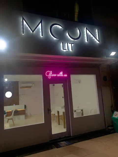Moonlit cafe