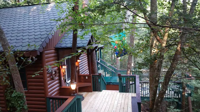 The Treehouse cabin at Stonecreek Cabins