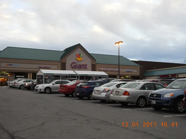 Cherry Valley Plaza Shopping Center