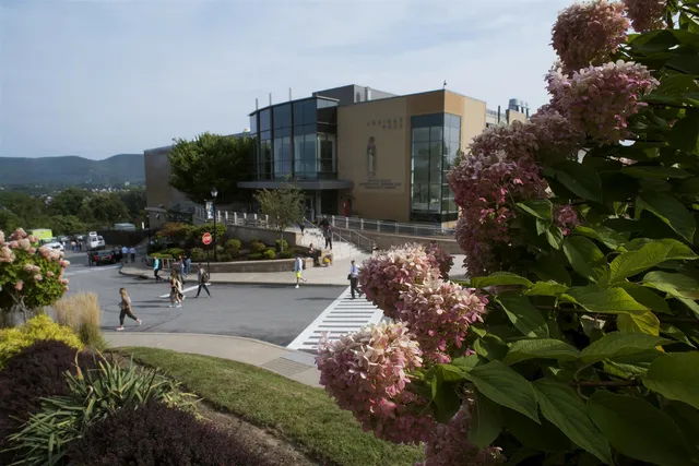 Mount Saint Mary College