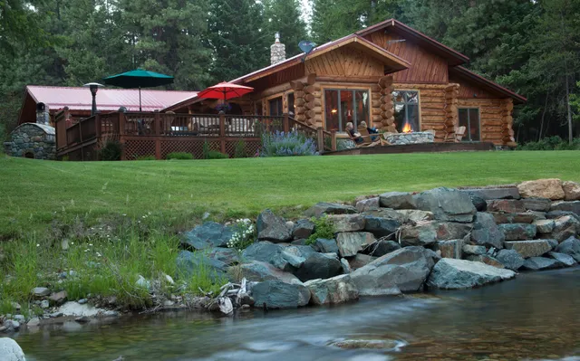 Dumont's Creekside Bed and Breakfast