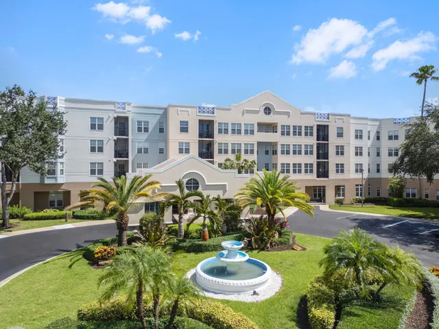 Stratford Court of Boca Pointe