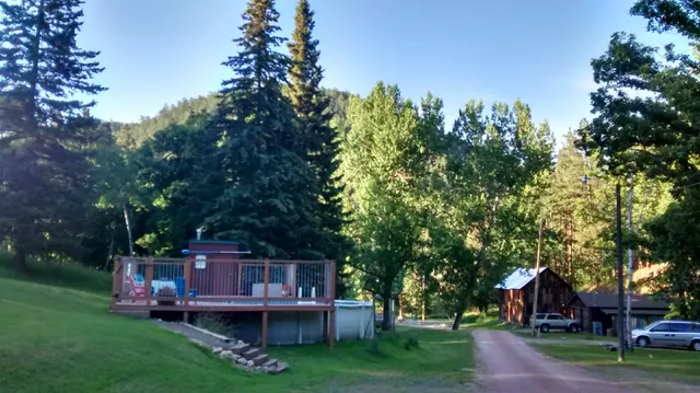 Backroads Inn & Cabins