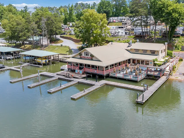 Halesford Harbour Resort