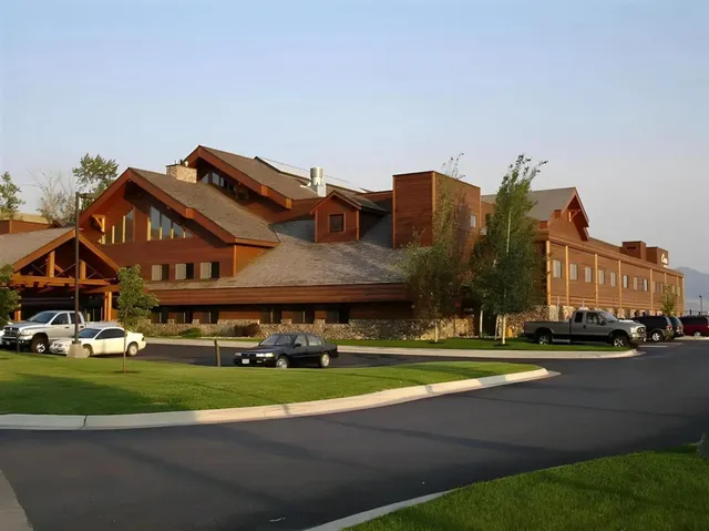 C'mon Inn Hotel & Suites