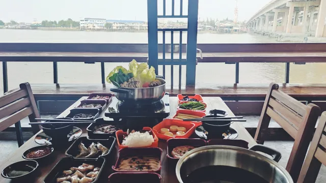 จินดาริเวอร์ไซด์ (Jinda Riverside)