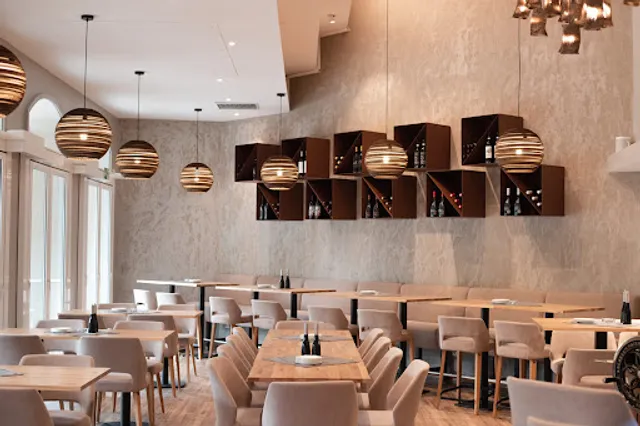 Petra's Food and Wine