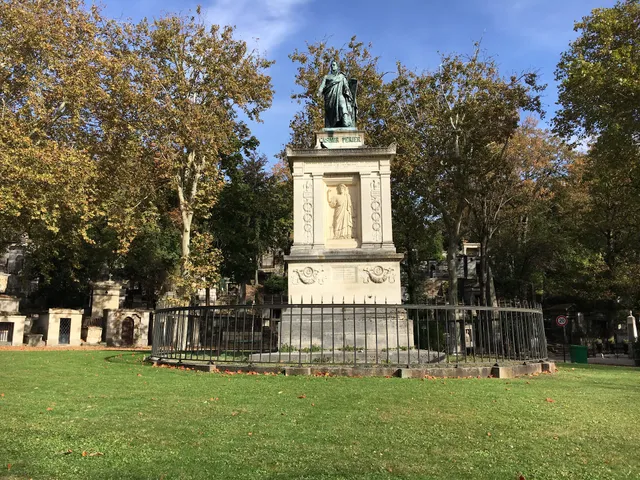 Statue of Casimir Perier