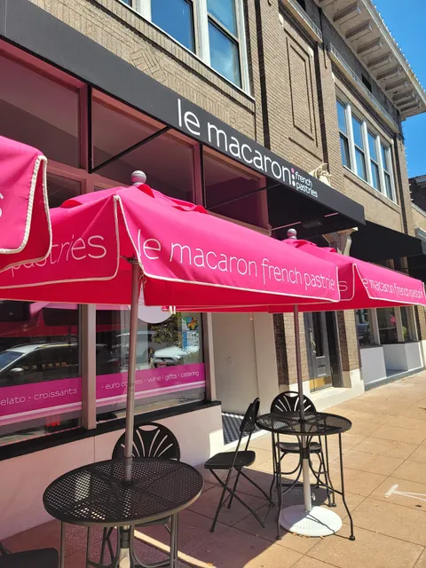 Le Macaron French Pastries of Saint Louis