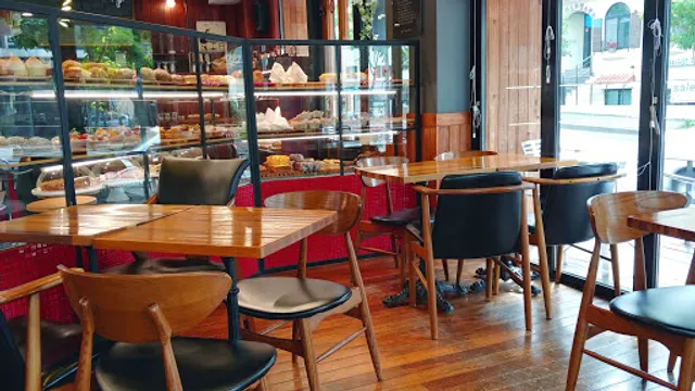 Maison de Petit Four