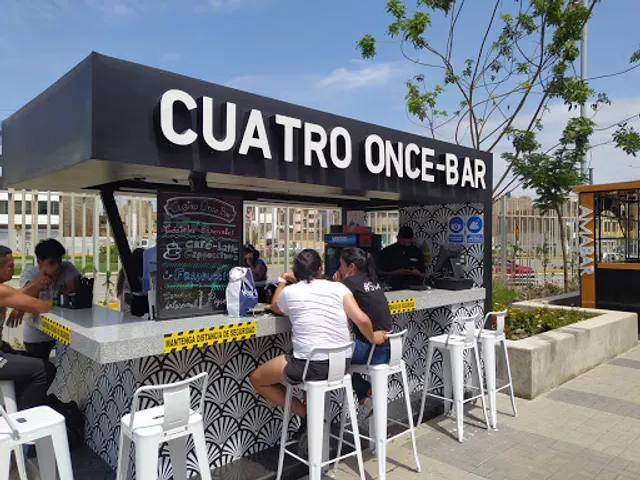 Cuatro once Bar