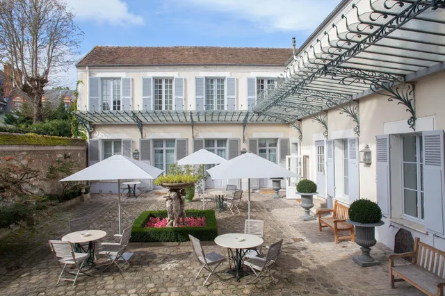 Hôtel de Londres · Hôtel à Fontainebleau
