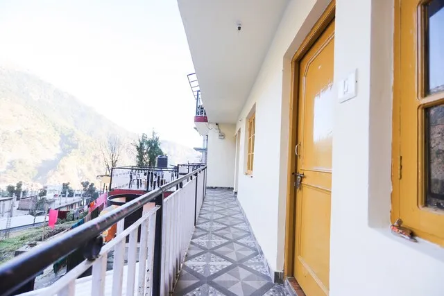 OYO Flagship Bhagsu Fall Homestay