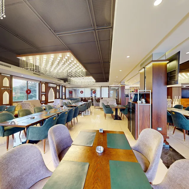 BAALBEK PALACE CHTAURA