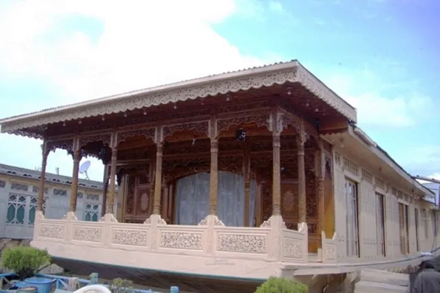 Houseboat New Lucky Star