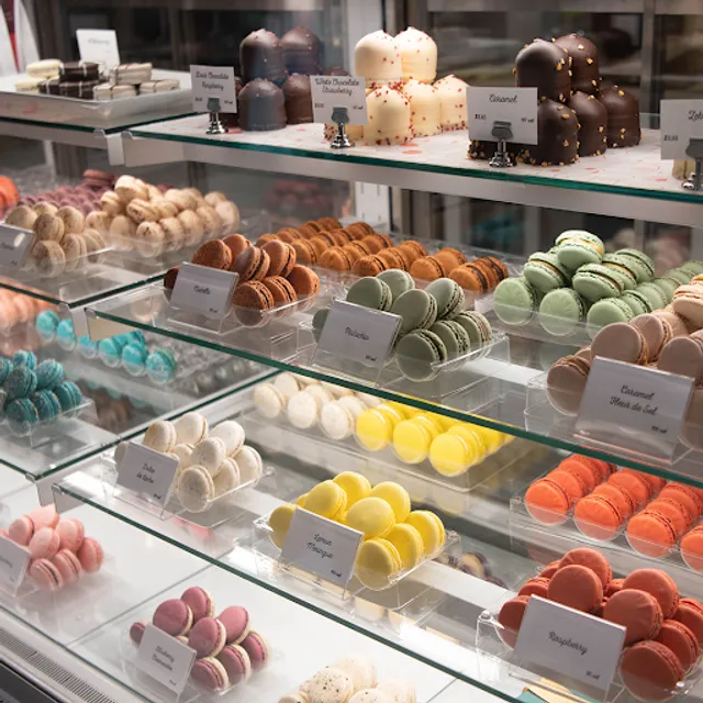 Woops! Macarons & Gifts (Woodbridge Center)