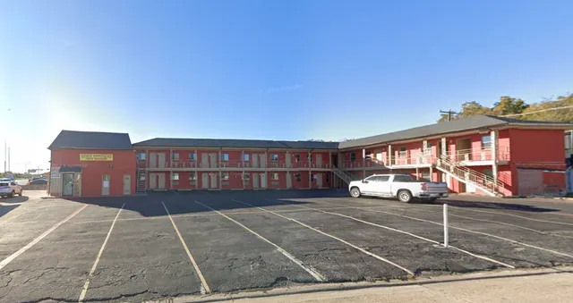 EXCLUSIVO INN & SUITES