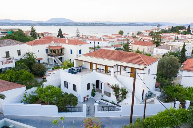 Spetses Rooms to Let Villa Kriezi