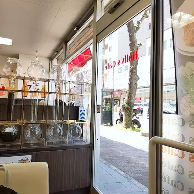 Holly’s Café - Itayado