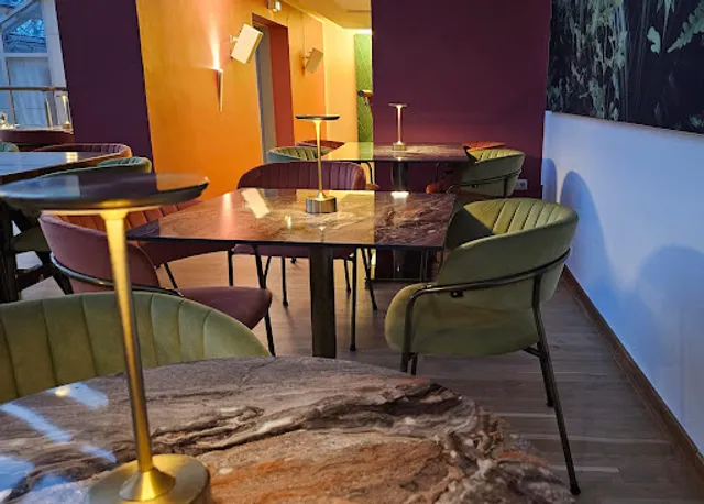 Nous Griechische Meze Bar Restaurant