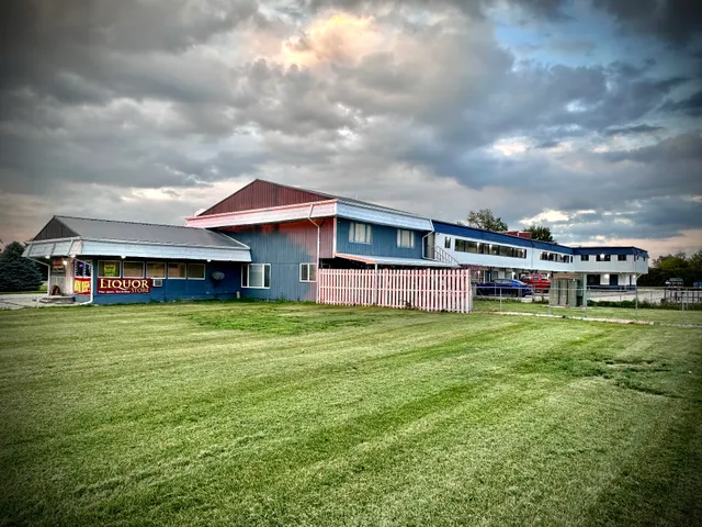 Hotel O with Liquor Store