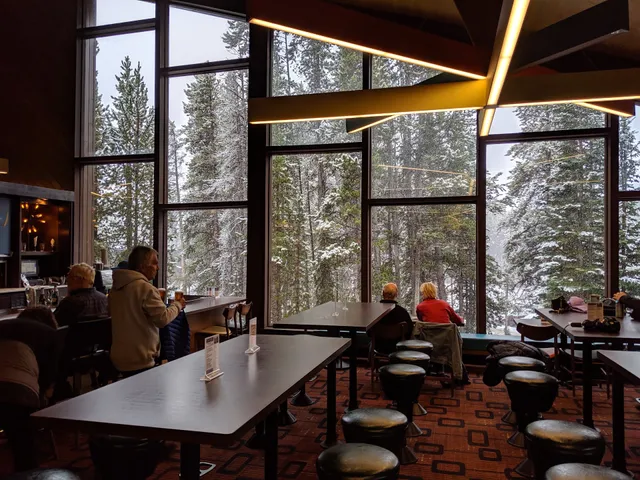 Canyon Lodge M66 Lounge