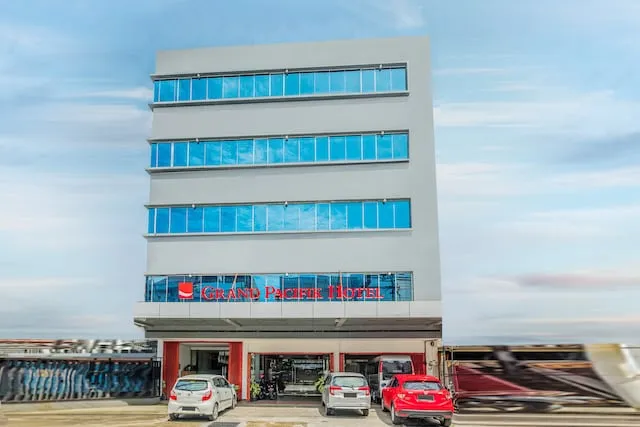 OYO 308 Grand Pacifik Hotel