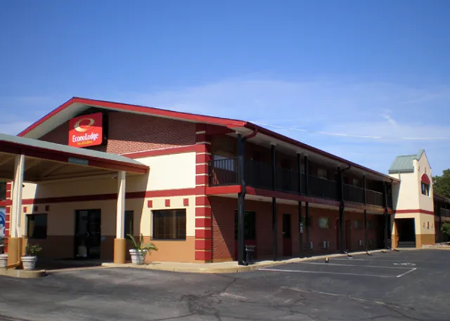 Econo Lodge Inn & Suites I-35 at Shawnee Mission