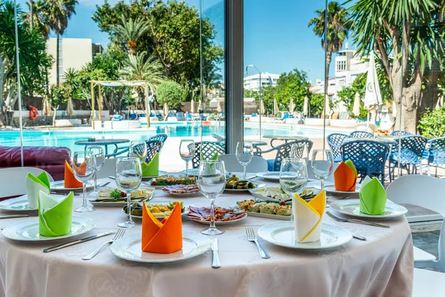 Soho Pool Club Bar-Restaurante