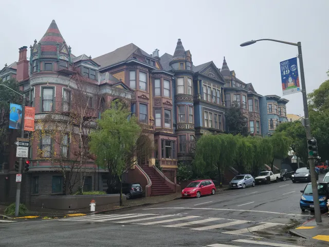 Golden Gate and Steiner Mini Park