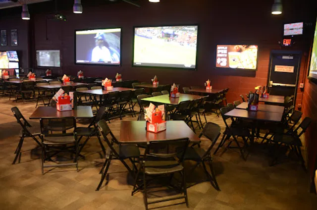 DJ's Dugout Sports Bar - Downtown