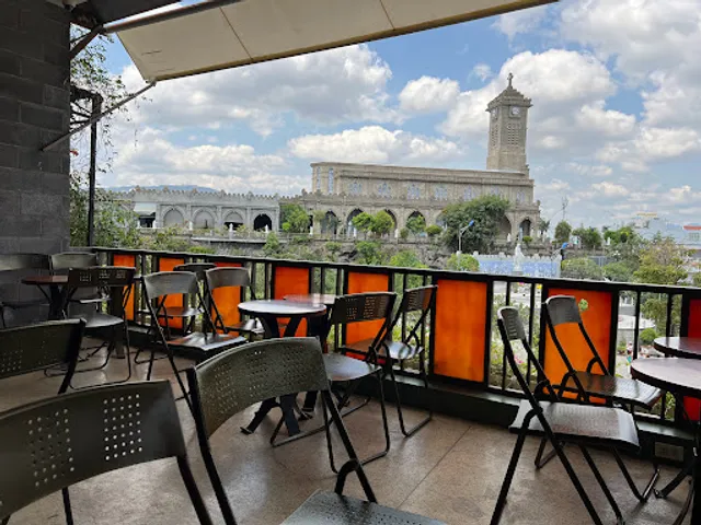 Cafe Hoàng Tuấn (Ngã 6)