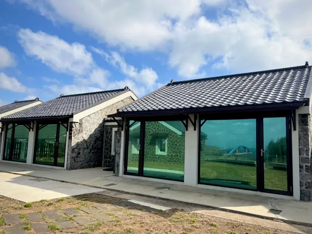 澎湖灣行旅－澎湖馬公｜市區海景住宿推薦 必住海邊渡假旅館 網紅網美打卡拍照海島求婚 蜜月民宿美食首選好評 高cp值VILLA 熱門人氣海景飯店評價 海鮮餐飲包套旅店價格