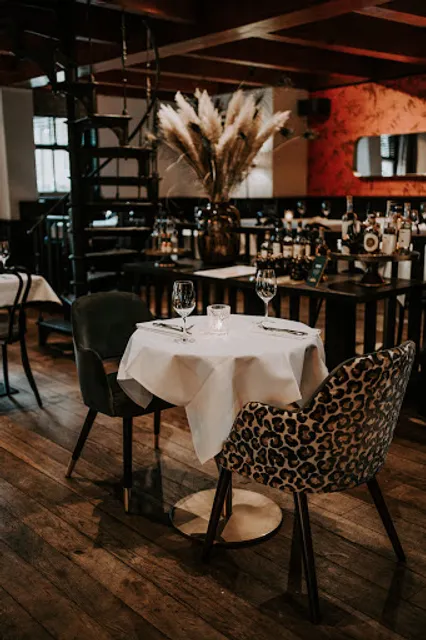 Mauve Restaurant & Bar