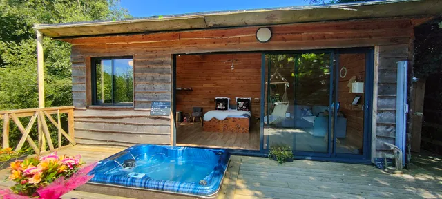 Domaine Rêves Étoilés : Nuit insolite en bulle et en cabane La Roche Maurice Bed & Breakfast (Finistère)