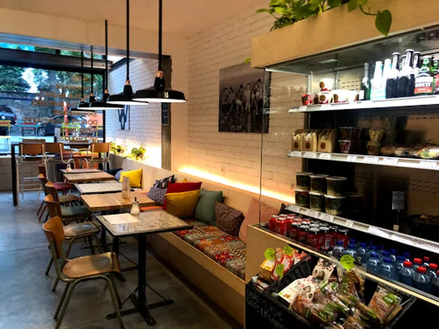 Lloyd Coffee Eatery Université