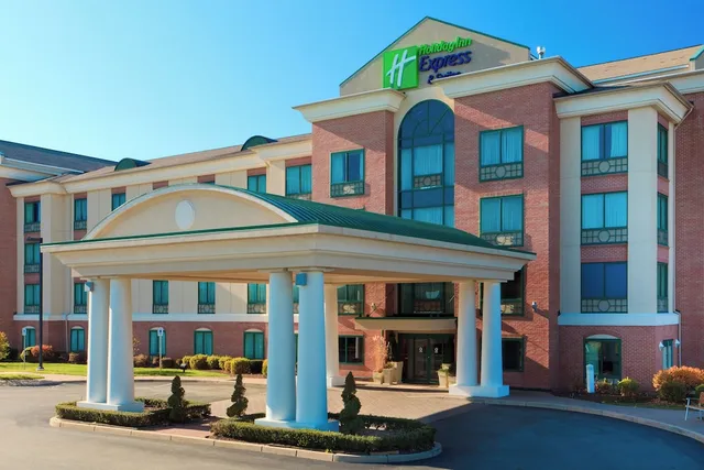 Holiday Inn Express & Suites Warwick-Providence (Airport)