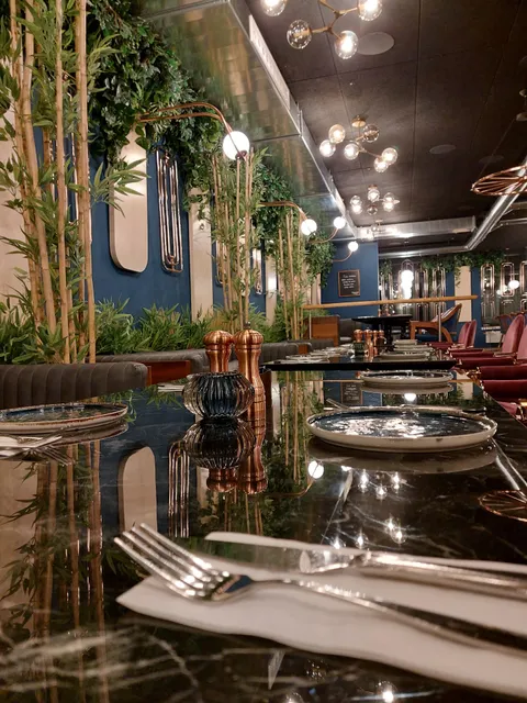 Arkadasch Restaurant & Lounge