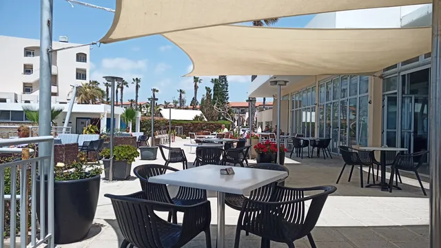 Deck Cafe Restaurant